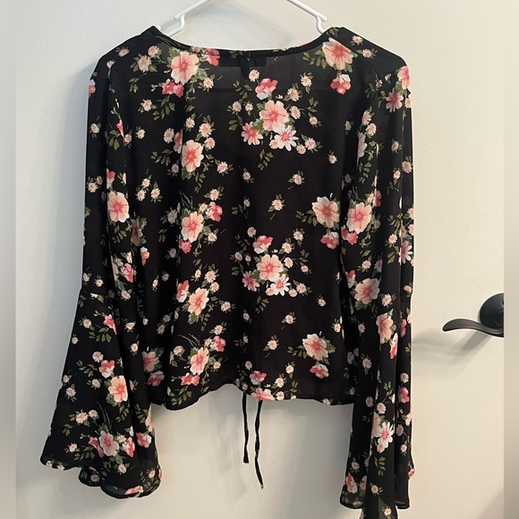 Derek Heart Floral bell sleeve blouse - Picture 5 of 6